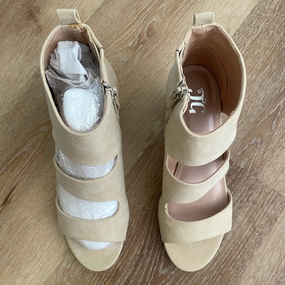 NIB Journee Collection Juniper Tan Heeled Sandals - Picture 6 of 12